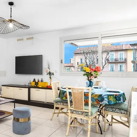 Royal Monceau Menton, Plein Centre, Terrasse مينتون